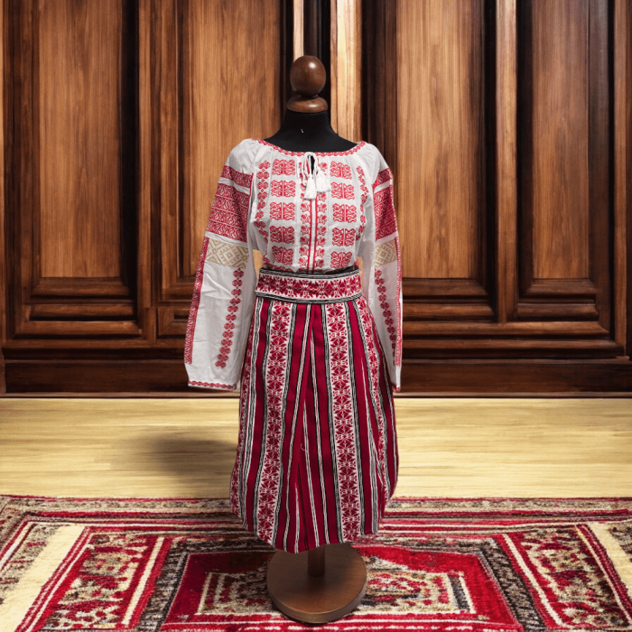 Costum Traditional Dama - Rodica [10]
