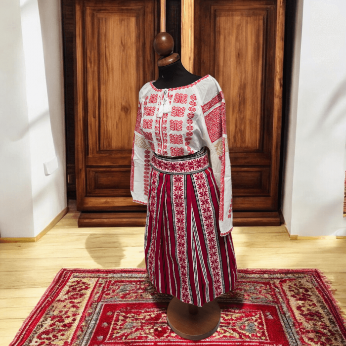 Costum Traditional Dama - Rodica [12]