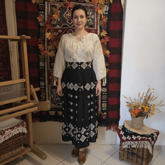 Set traditional format din ie si fusta 221