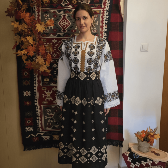 Set traditional format din ie si fusta 223 [2]