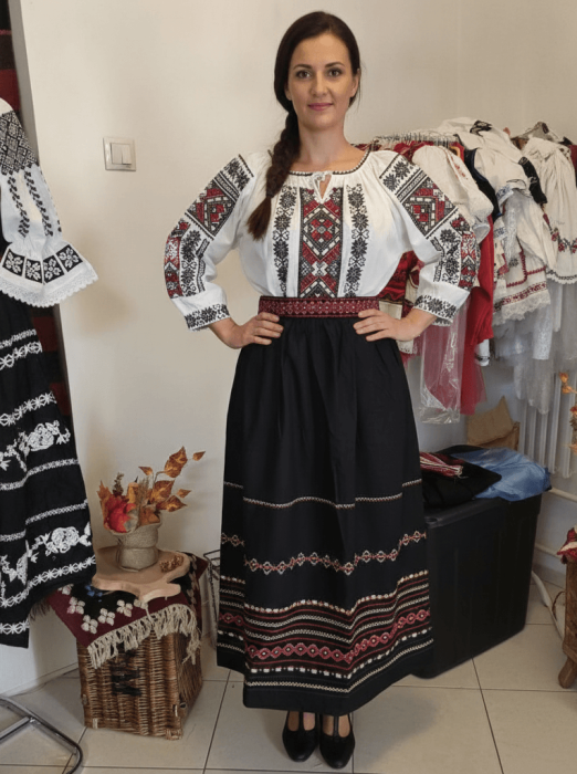 Set traditional format din ie si fusta 236