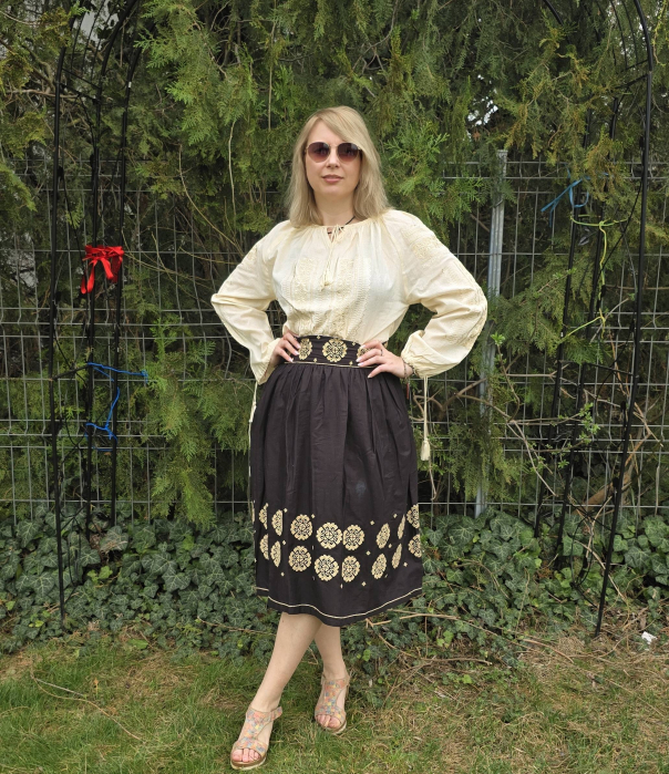 Set traditional format din ie si fusta 25 [1]