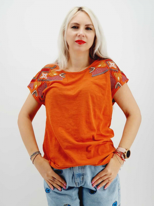 Tricou brodat sanzi 3