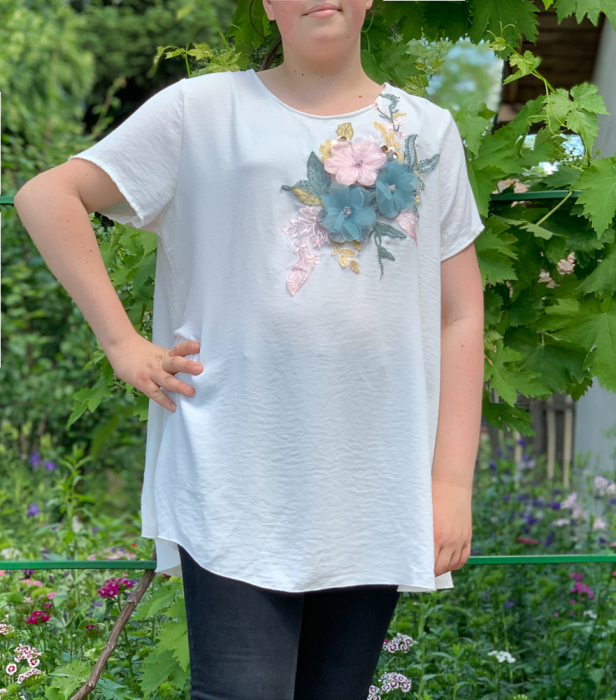 Tricou cu flori aplicate - alb