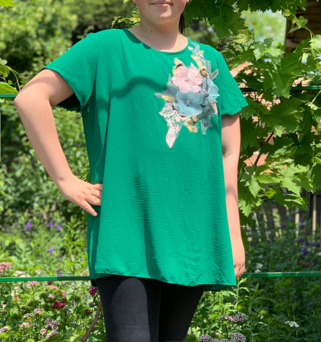 Tricou cu flori aplicate - verde