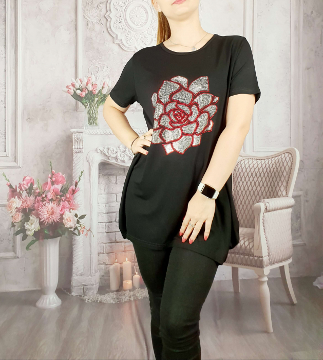 Tricou negru cu strasuri 3