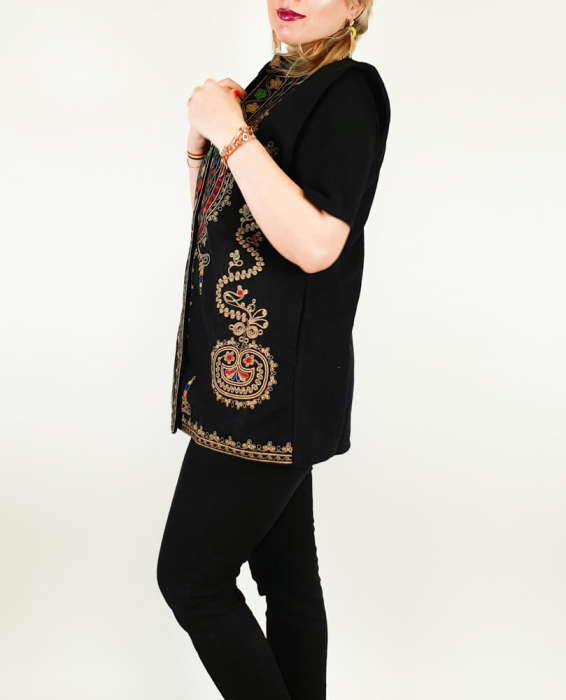 Елегантна жилетка с бродерия – Валерика [4]