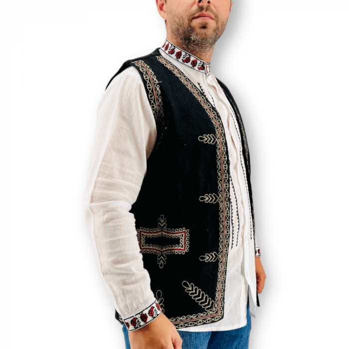 Vesta barbateasca traditionala [3]