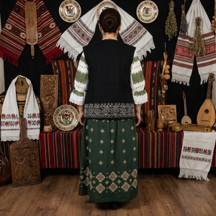 Vesta traditionala Sabina [2]