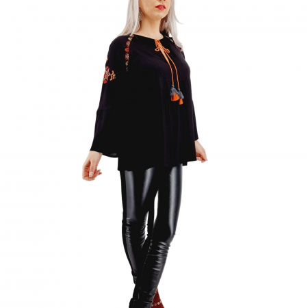 Блузи - Bluza stilizata traditional cu broderie si ciucuri Clarita