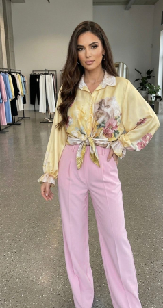 Femei - Cămașă lejeră din satin cu imprimeu floral – Mărime universală