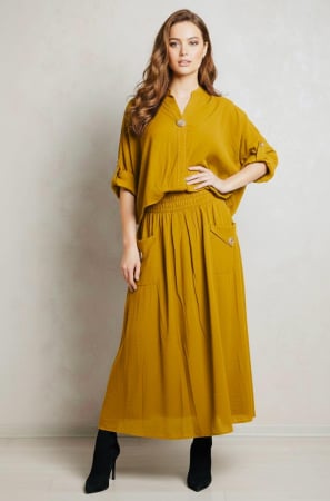 Дамски комплекти - Раиран костюм в горчица и жълто с джобове