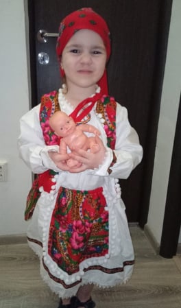 Costum popular fetite Maria format din 5 piese ( 8 ani si 12 ani ) [1]