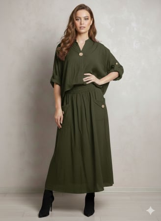 Дамски комплекти - Зелен костюм на райета в каки с джобове