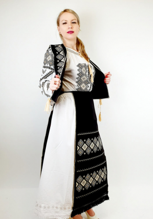 Costum Popular nr 9 - format 5 piese [4]