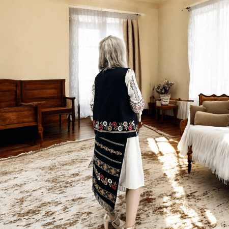 Costum Popular cu broderie traditionala Marioara [1]