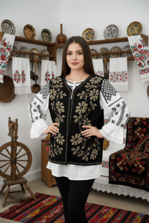 Femei - Costum Popular cu broderie traditionala Sidonia 4