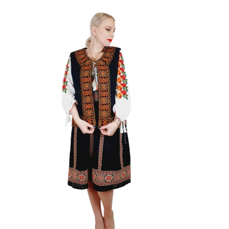 Costum Popular cu broderie traditionala Valentina [7]