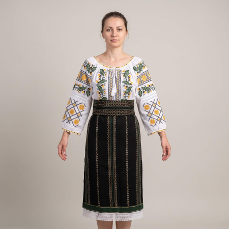 Costume populare - Costum popular format din catrinta , brau si ie - Gheorghita 4