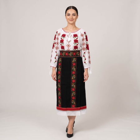 Femei - Costum popular format din catrinta , brau si ie - Alexia