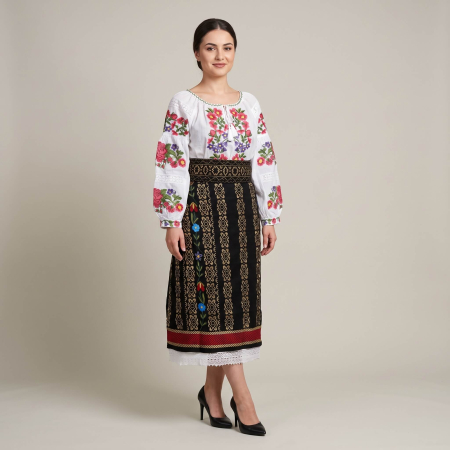 Costume populare - Costum popular format din catrinta , brau si ie - Cezarina 5