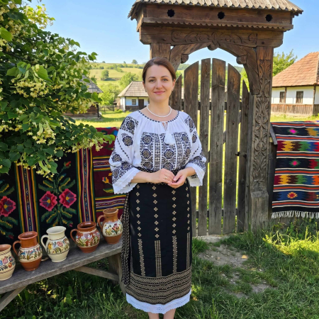 Costum popular format din catrinta , brau si ie - Doris [2]