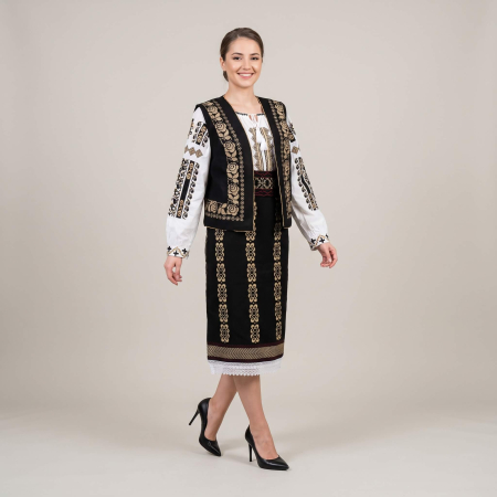 Costume populare - Costum popular format din vesta, catrinta , brau si ie - Emanuela