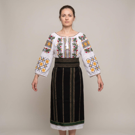 Costume populare - Costum popular  format din catrinta , brau si ie - Ghinda