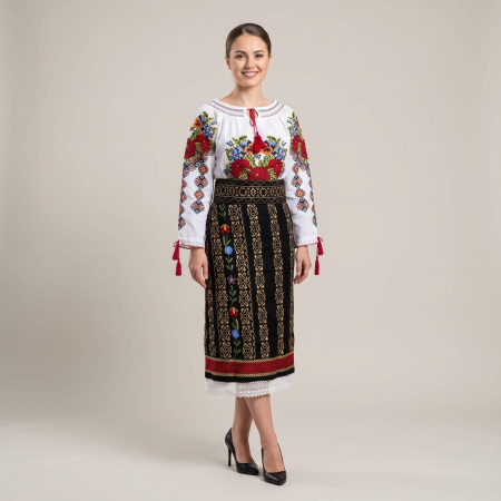 Costume populare - Costum popular format din catrinta , brau si ie Inima Mare