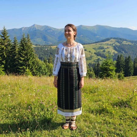 Costume populare - Costum popular format din catrinta , brau si ie - Sandica 3