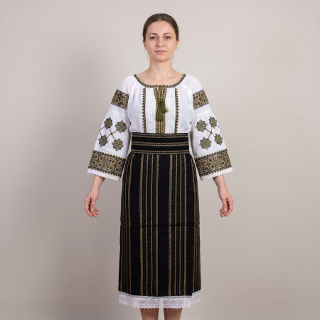 Costume populare - Costum popular format din catrinta , brau si ie -Leah