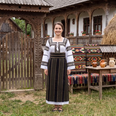 Costume populare - Costum popular format din catrinta , brau si ie - Steluta