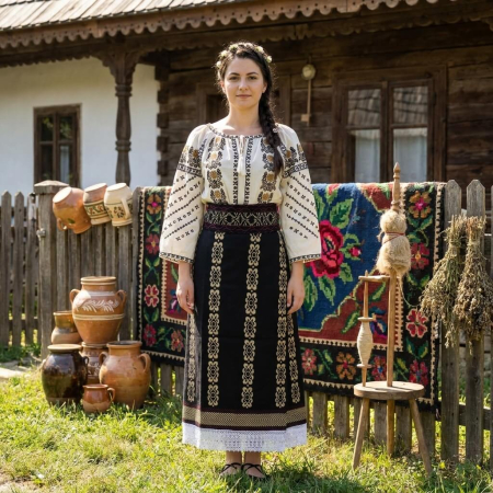 Costume populare - Costum popular format din catrinta , brau si ie - Maria 2