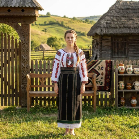 Costum popular format din catrinta , brau si ie - Andreea [1]