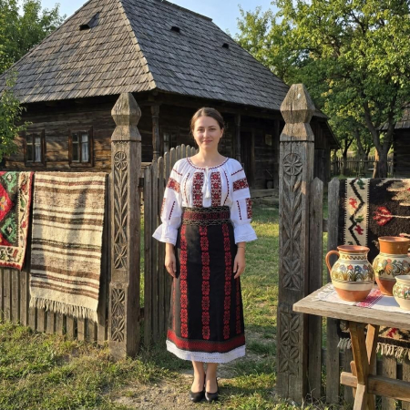 Costume populare - Costum popular format din catrinta , brau si ie - Tania 2