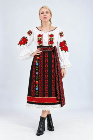 Costume populare - Costum popular format din catrinta , brau si ie Ramona 2