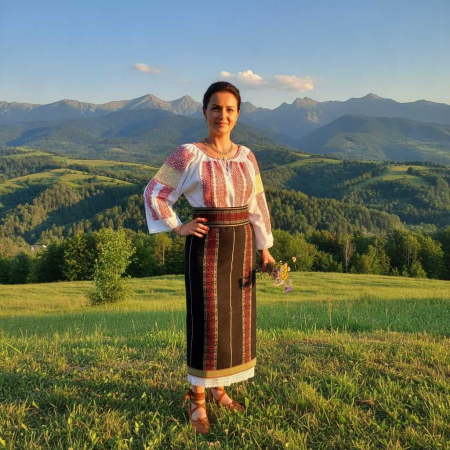 Costum popular format din catrinta , brau si ie - Regina [2]