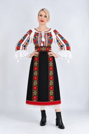 Costume populare - Costum popular format din catrinta , brau si ie - Robertina 11