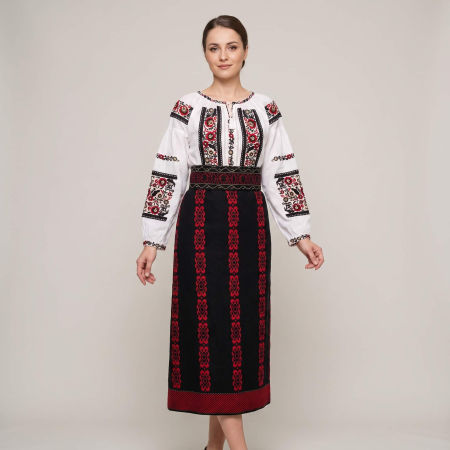 Femei - Costum popular format din catrinta , brau si ie - Kassandra