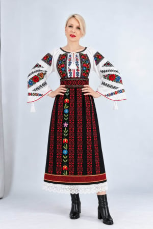 Costume populare - Costum popular format din catrinta , brau si ie - Robertina 12