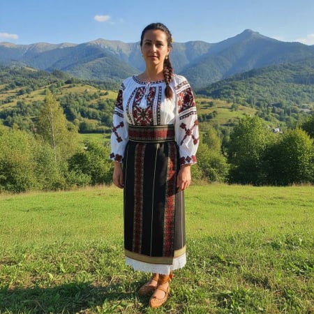 Costume populare - Costum popular format din catrinta , brau si ie - Sandica 4