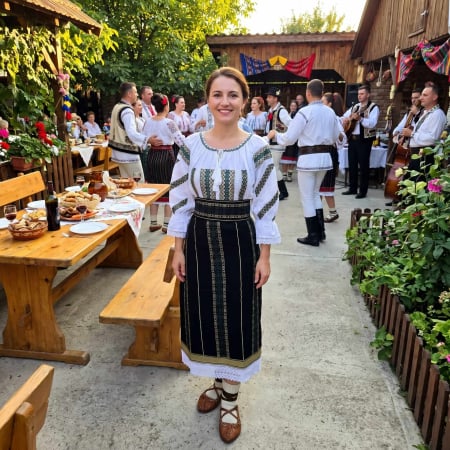 Costume populare - Costum popular format din catrinta , brau si ie - Venus