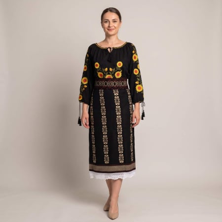 Costume populare - Costum popular format din catrinta , brau si ie - Floarea Soarelui