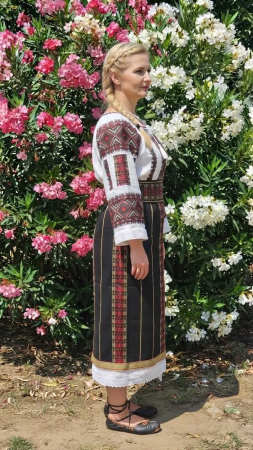 Costum popular format din catrinta , brau si ie - Sandica 2 [1]