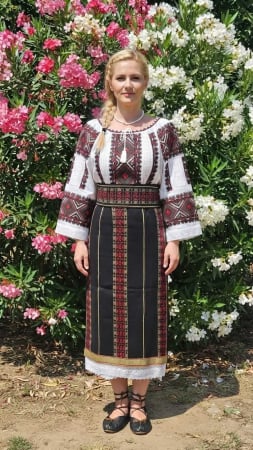 Costume populare - Costum popular format din catrinta , brau si ie - Sandica 2