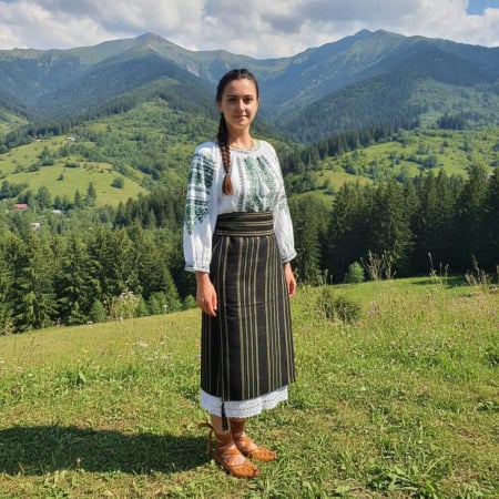 Costume populare - Costum popular format din catrinta , brau si ie - Victoria
