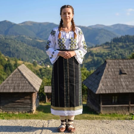 Costume populare - Costum popular format din catrinta , brau si ie - Venus 2