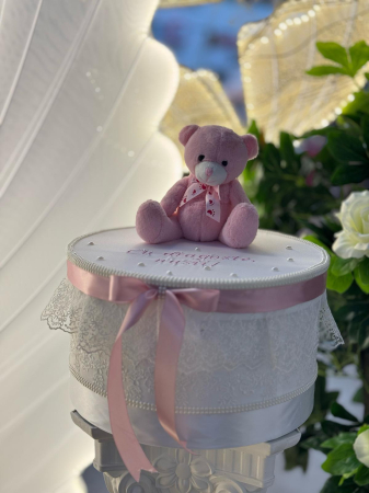 Елегантна кутия за кръщене с розово плюшено мече и фина дантела [1]