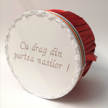 Аксесоари за кръщене - Cutie pentru botez cu broderie “Cu drag din partea nasilor” 6