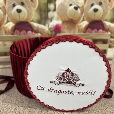 Аксесоари за кръщене - Cufar brodat botez "Cu dragoste, nasii" - Rosu